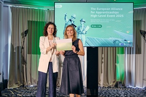 WindEurope Deputy CEO Malgosia Bartosik and European Commission Executive Vice President Roxana Minzatu