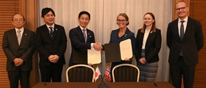 flowra dnv signing ceremony